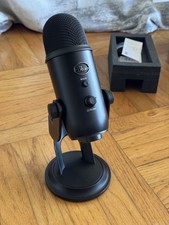 Blue Yeti Professional Multi-Pattern USB Condenser Microphone - Blackout
