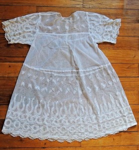 Jolie robe de baptème ancienne en tulle, brodée , dentelle poupée | eBay