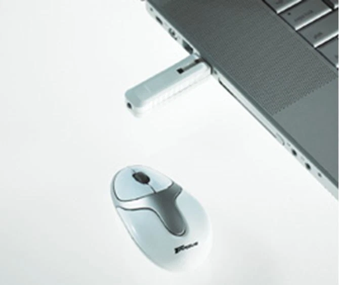 Targus Ultra Mini Wireless Mouse for Mac (AMW03US) - Image 3 of 3