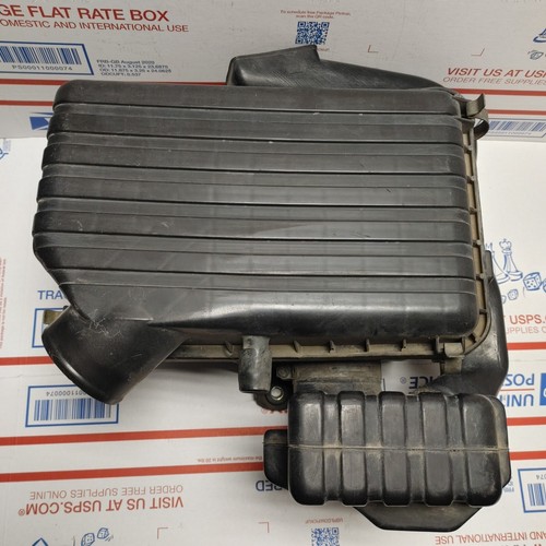 95 Isuzu Rodeo Air Filter Cleaner Box w/ Mounting Bolts OEM