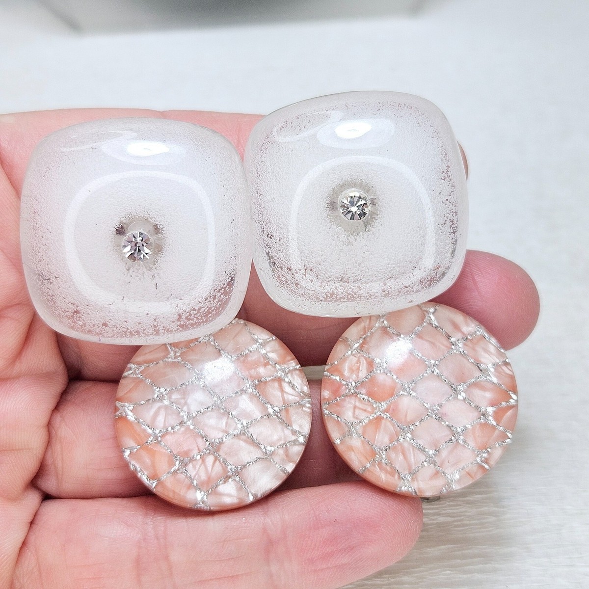 Crystal Mesh Clip-On Earrings - Silver Rhinestone Vintage Weiss Silver Tone Costume Iridescent Rhinestone Clip  main image 4