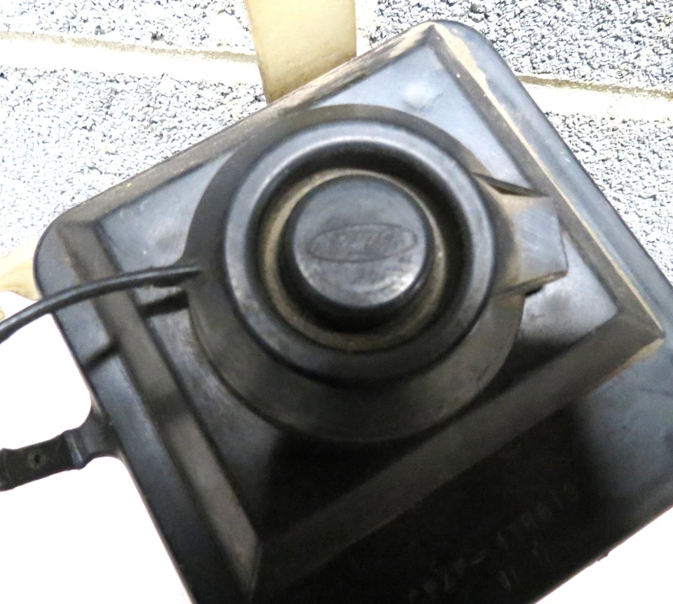 Ford Mustang Shelby o Mercury Cougar 1969 1970 original botella lavadora Foto 3 de 4