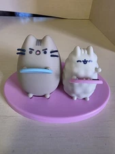 Gaming Pusheen Winter 2022 Exclusive Vinyl Toy - Pusheen & Stormy