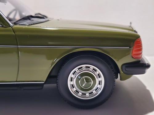 BOS Models 1982 Mercedes-Benz 200T W123 Estate Wagon 1:18 Scale Resin Car Green - Picture 9 of 21