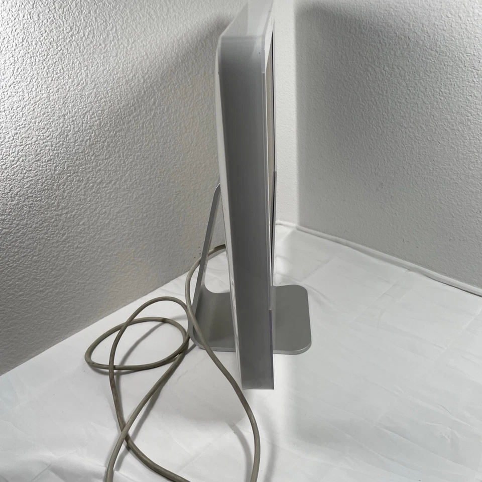 White Apple iMac, 17-inch wide screen computer, 1.83GHz Intel Core Duo *see Pics - Image 4 of 4