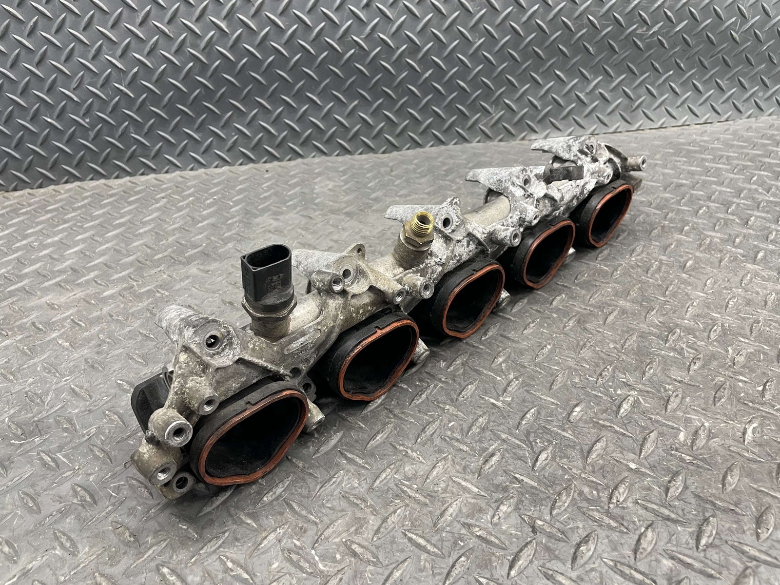 Lamborghini Huracan Right Lower Intake manifold