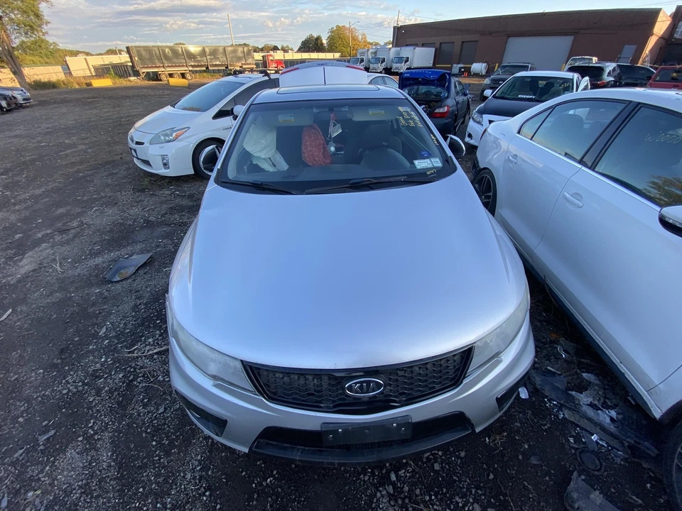 Used Left Tail Light Assembly fits: 2011 Kia Forte Cpe quarter panel mounted inc - Image 3 of 4