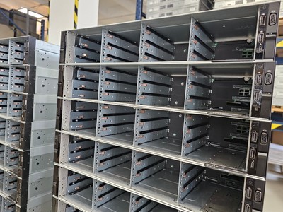 Dell PowerEdge R740xd 2x Gold 6140 18Core 2,3GHz no RAM 12LFF/4SFF H740P 2PSU