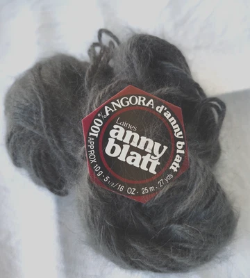 Anny Blatt 100 % Angora d´anny blatt Garn 20 Gr. Fb. 2590 Grau helles Anthrazit - Bild 1 von 4