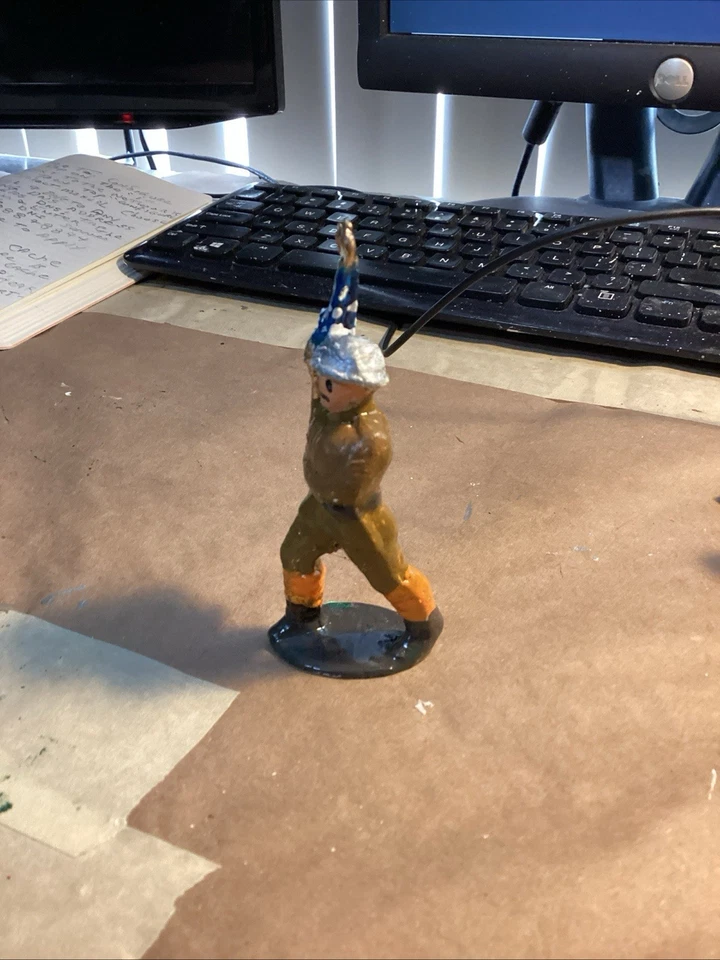 Loja de centavos brinquedo de chumbo manoil soldado porta-bandeira brinquedo colecionável militar vintage - Imagem 3 de 3