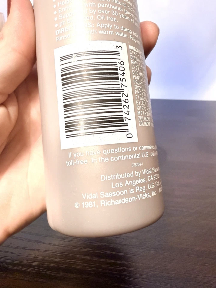 Champú Vidal Sassoon Vintage 1984 botella rica en humedad completa 9,6 oz nuevo en stock utilería Foto 2 de 2