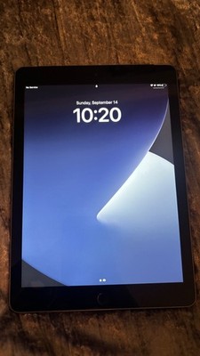 Apple iPad (5th Generation) A1823 32 GB, Wi-Fi   4G, 9.7 in - Space Gray