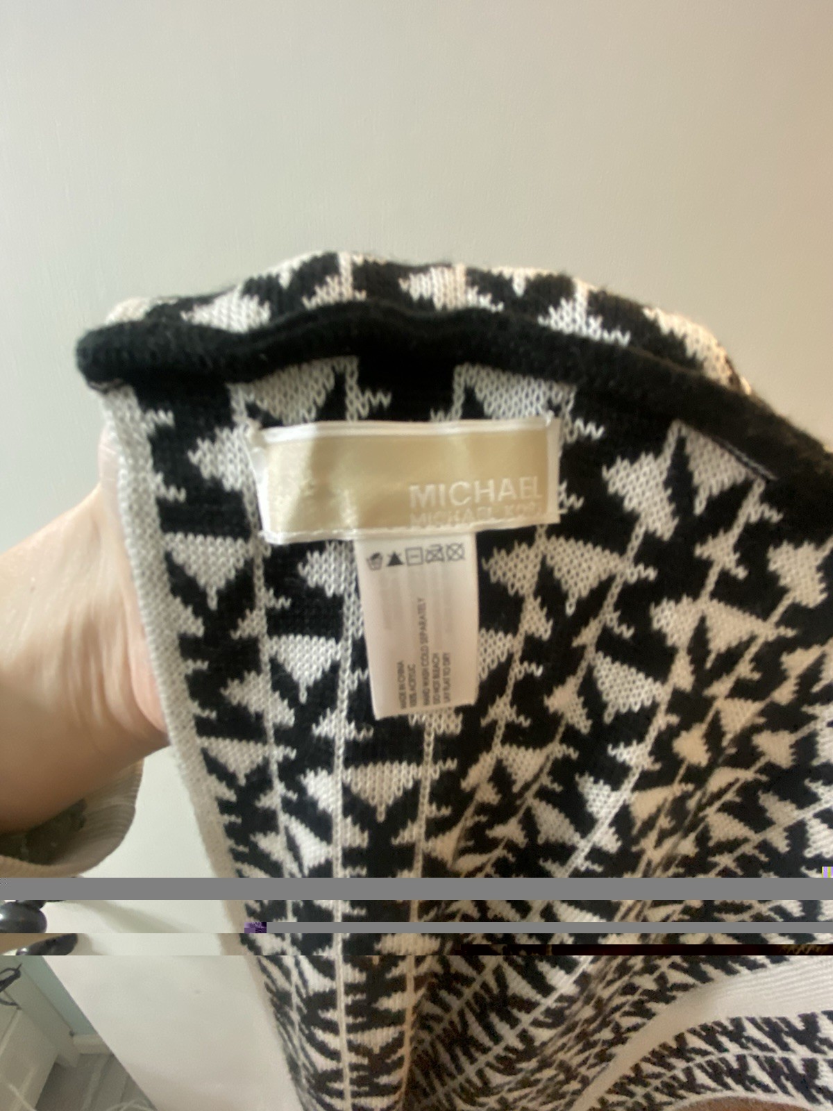 Michael Kors Women's Knit Scarf MK Logo, Black And White thumbnail 3