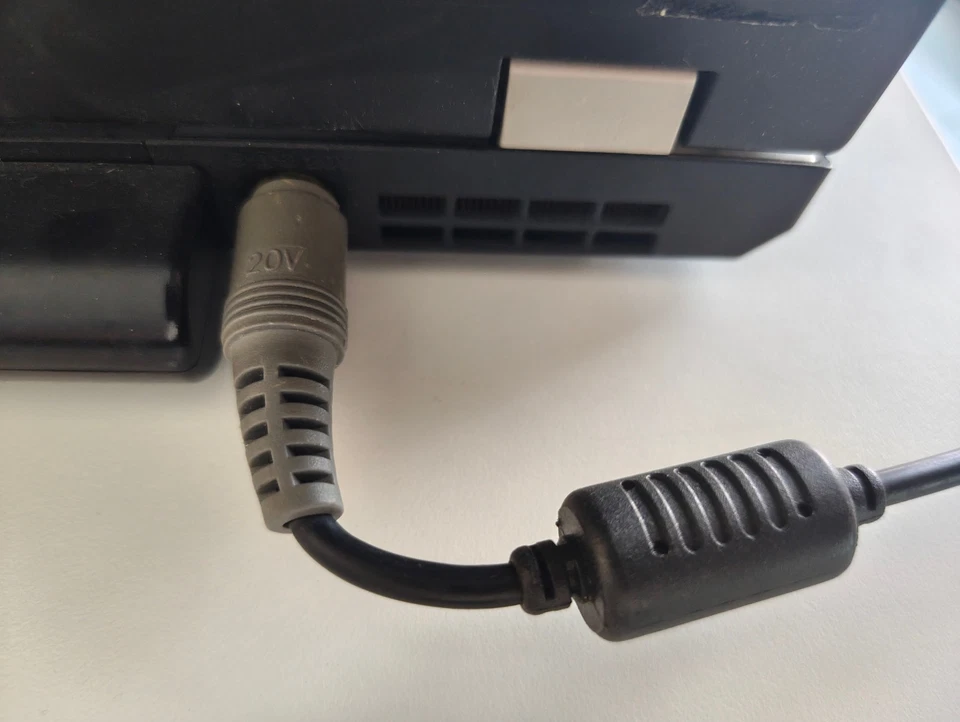 Lenovo ThinkPad T410 i5 8GB 162GB 14,1" 128 X800 TASTIERA ROTTA con Linux - Immagine 2 di 4