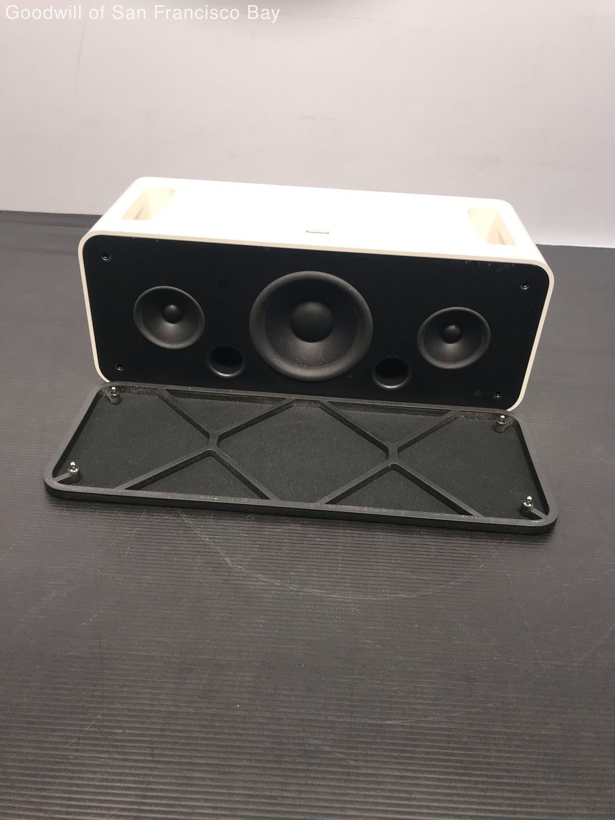 Apple iPod A1121 HiFi 100 Watts Rectangular Audio Speaker Dock White