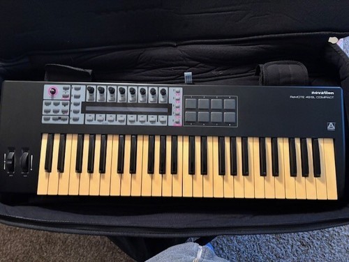 Novation Remote 49SL Compact Keybord Controller mit Gator gepolsterter Tasche.