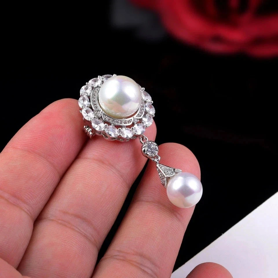 Broche prendedor de boda para mujer de perlas creadas en laboratorio de corte redondo de 3 quilates enchapado en oro blanco de 14 k Foto 4 de 4