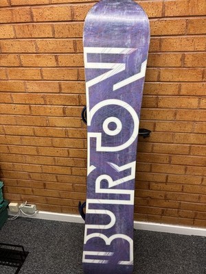 Snowboard Set: Burton Blunt 57 Zoll Board, Ride LX Straps (gebrochener Gurt) 
