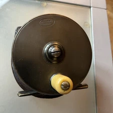 A SCARCE VINTAGE 3” MALLOCH OF PERTH SUN & PLANET FLY FISHING REEL & BLOCK CASE.