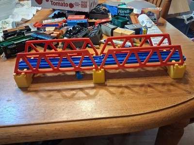 Thomas Trackmaster TOMY Red Girder Bridges Set Of Two 8.5   2001 3 risers tan