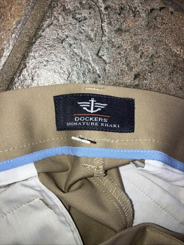 NEW 34x38 Dockers Signature Khaki Pant Mens Dk Beige Classic Fit Elastic Waist - Picture 5 of 9