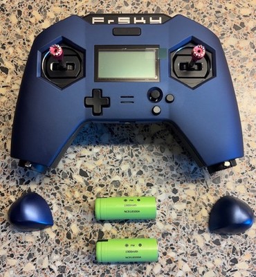 FrSky Taranis X-LITE Pro 2,4 GHz Handsender / Fernsteuerung, blau, EU + Akkus