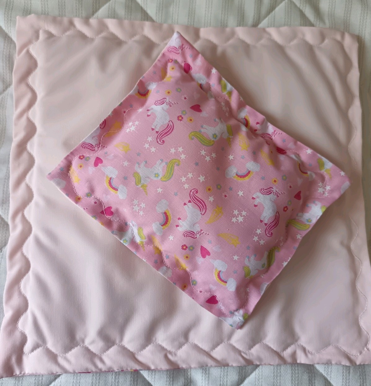 Carrozzina per bambole piccola unicorno rosa, set lenzuola 29 x 28 cm e cuscino 17 x 15 cm foto 3