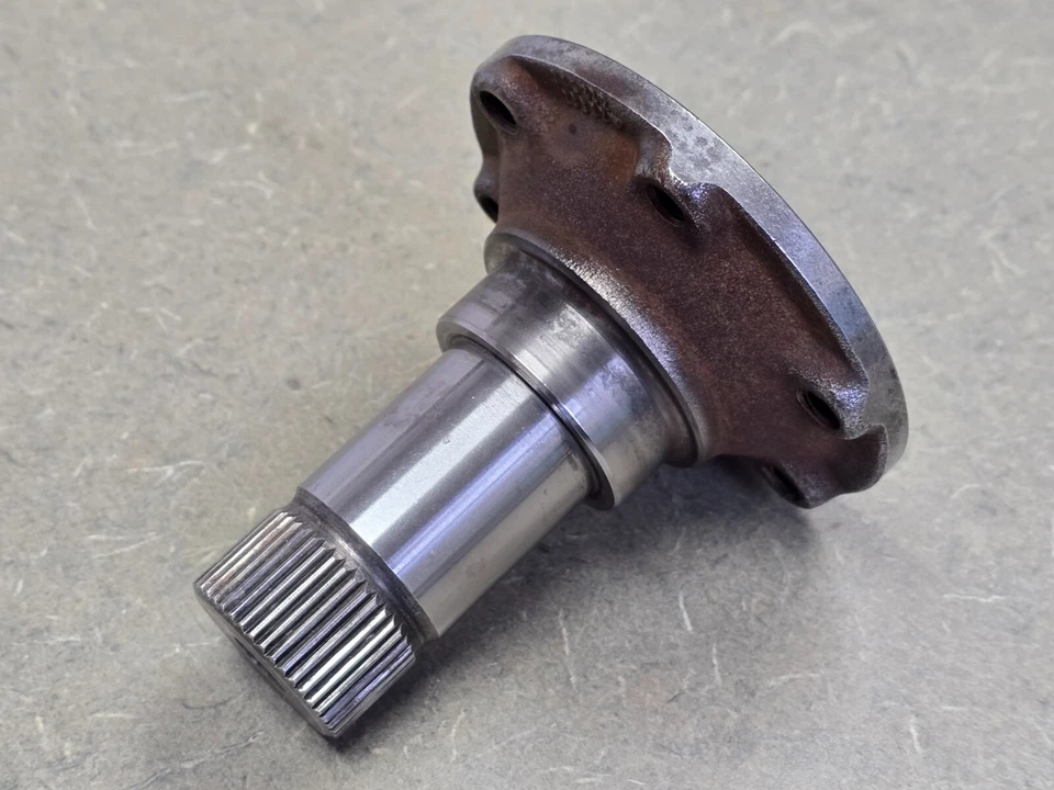NICE USED ORIGINAL GENUINE PORSCHE 911 915 FINE SPLINE TRANS OUTPUT SHAFT NLA 3 - Imagem 3 de 4