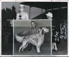 1957 Press Photo Handler Gene Hahnlea & Champion English Setter "Rusty", Renton