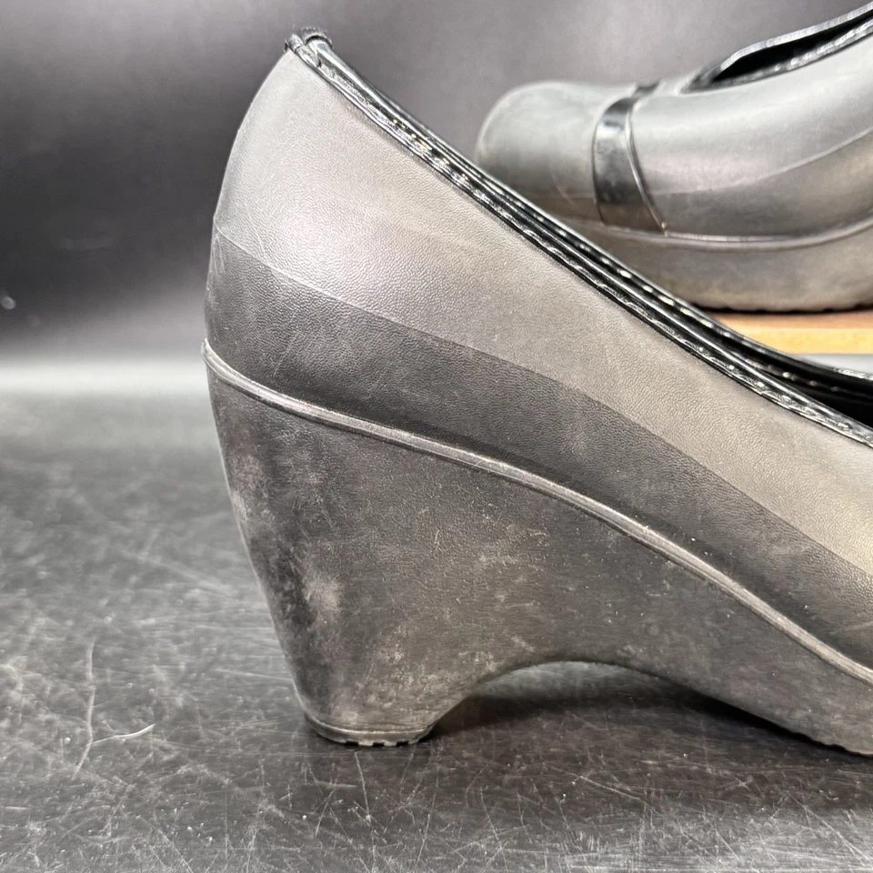 Zapatos sin cordones Crocs Lena de cuña para mujer talla 6 negros de goma lindos limpios Foto 2 de 4