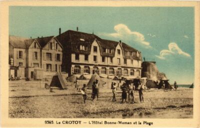 Old postcard Le Crotoy L'Hotel Bonne-Maman et la Plage (1291858)