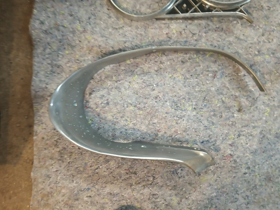 Lincoln Continental 1960 conjunto de biseles de faros OEM con moldura cromada Foto 4 de 4