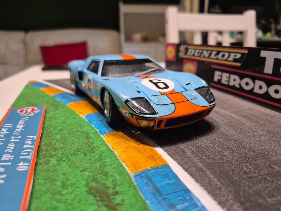 Diorama Ford GT40 - Vincitrice 24ore Le Mans 1969 - Immagine 3 di 4