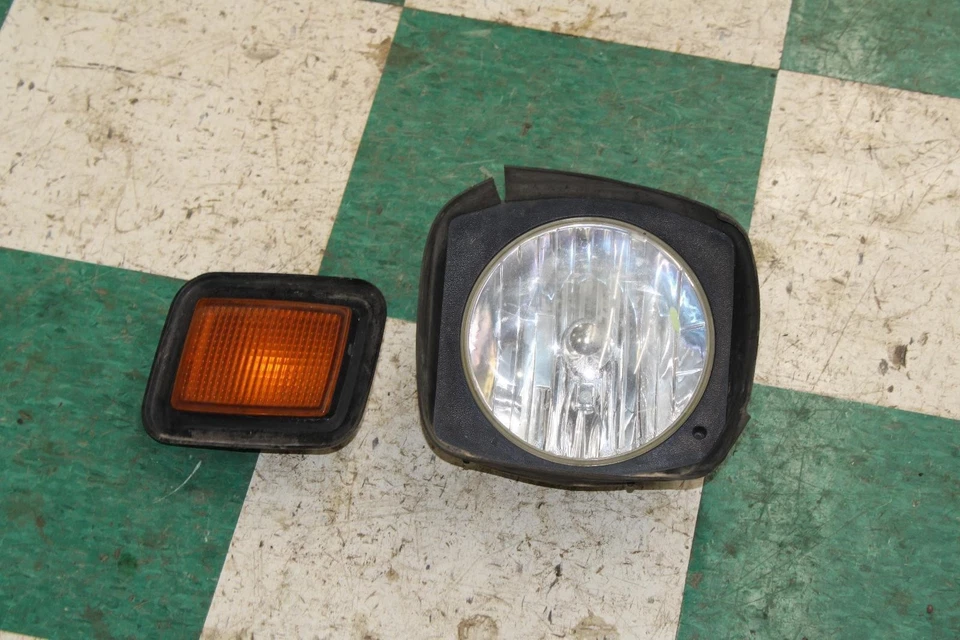 03-09 Hummer H2 Driver Side Left LH Headlight Head Light Lamp W/ Turn Signal WTY - Image 3 of 4