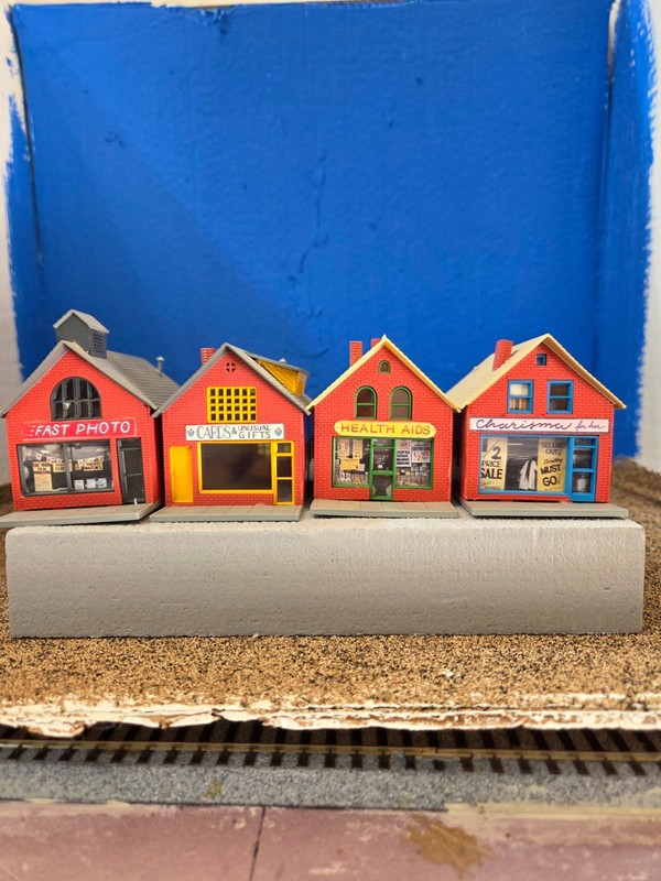 4 HO SCALE BUSINESS RT 13