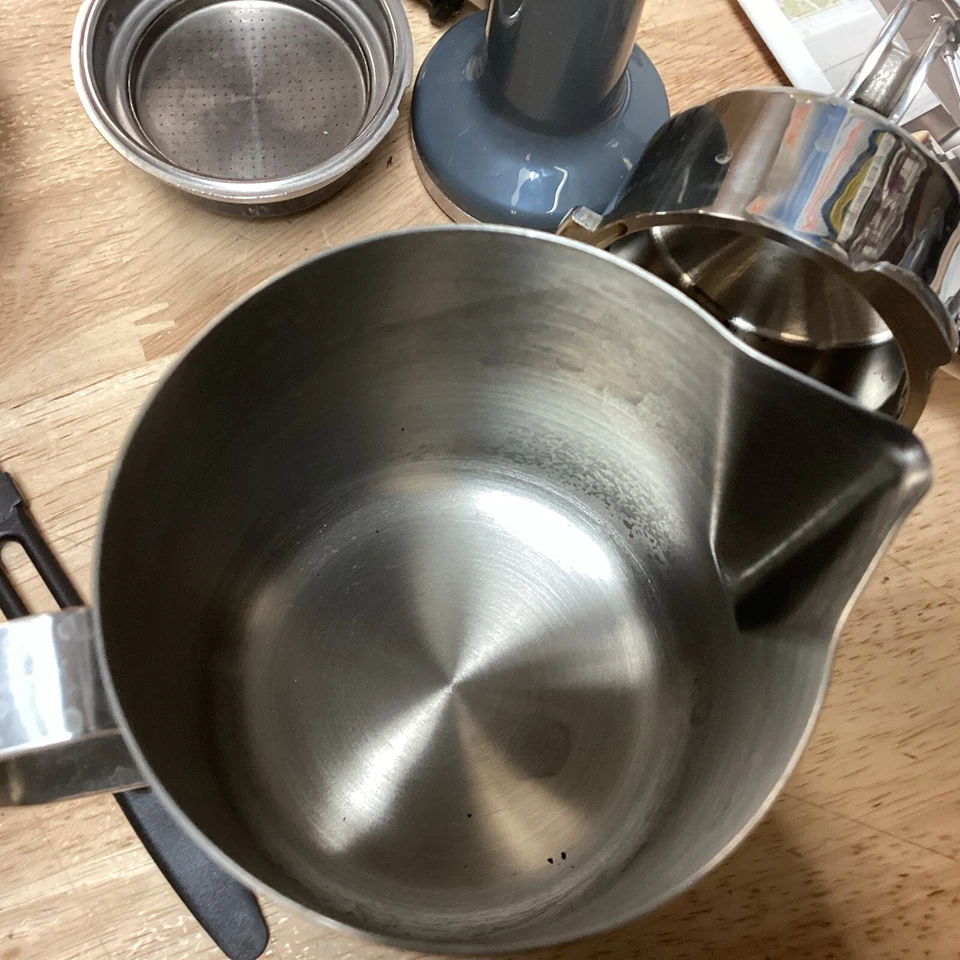 Máquina de café espresso semiautomática KENMORE con molinillo de rebabas Foto 4 de 4