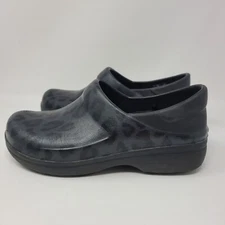 Crocs Work Neria Pro II Graphic Slip-On Clog Black Leopard Print Woman's Size 7