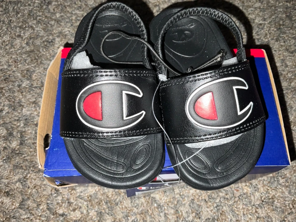 Nueva sandalia Champion Mega Slides negra blanca escarlata para niños pequeños talla 5 Foto 2 de 2