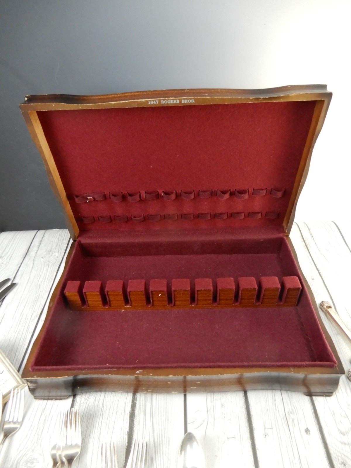 Vintage 53 Pc. 1847 Rogers Bros Eternally  Yours Flatware Silverware Set W/ Box