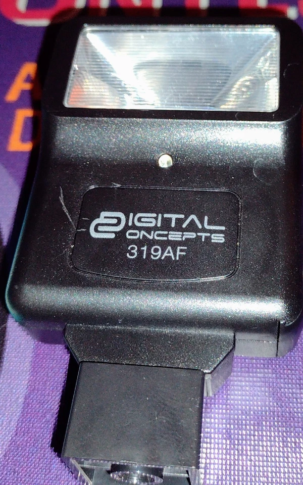 Digital Concepts Digital Slave Flash 319AF With Bracket Arm. - Image 2 of 4
