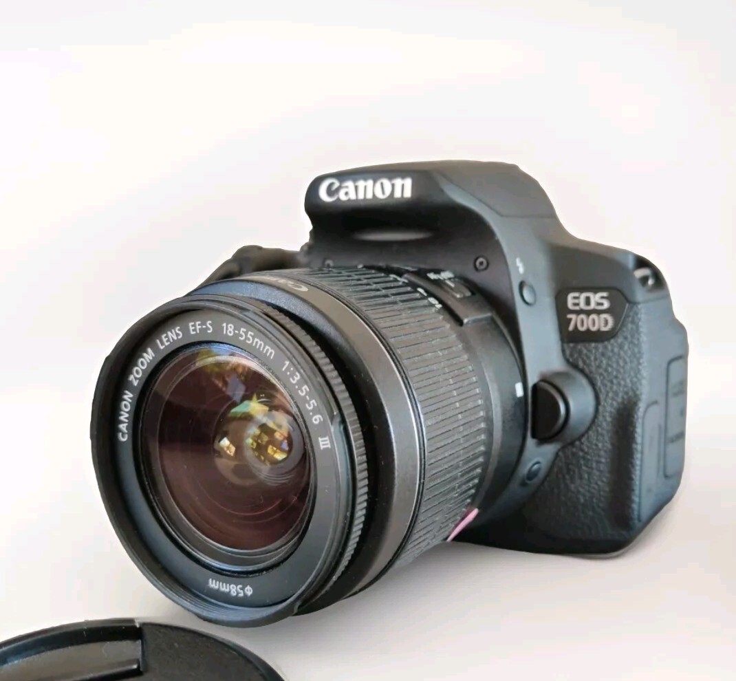Canon EOS 700D Digital SLR Camera Flip Screen Starter Set
