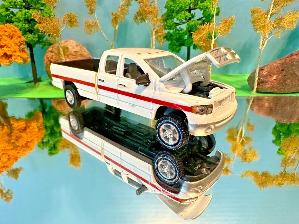 Ertl 1/64 Dodge RAM 2001, 2500, Blancanieves ERTL, fundido a presión personalizado, difícil de encontrar Foto 2 de 3
