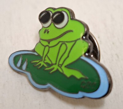 GLOBAL CANCER CONCERN GCC FROG LILY PAD PIN BADGE BROOCH NOVELTY COLLECTABLE