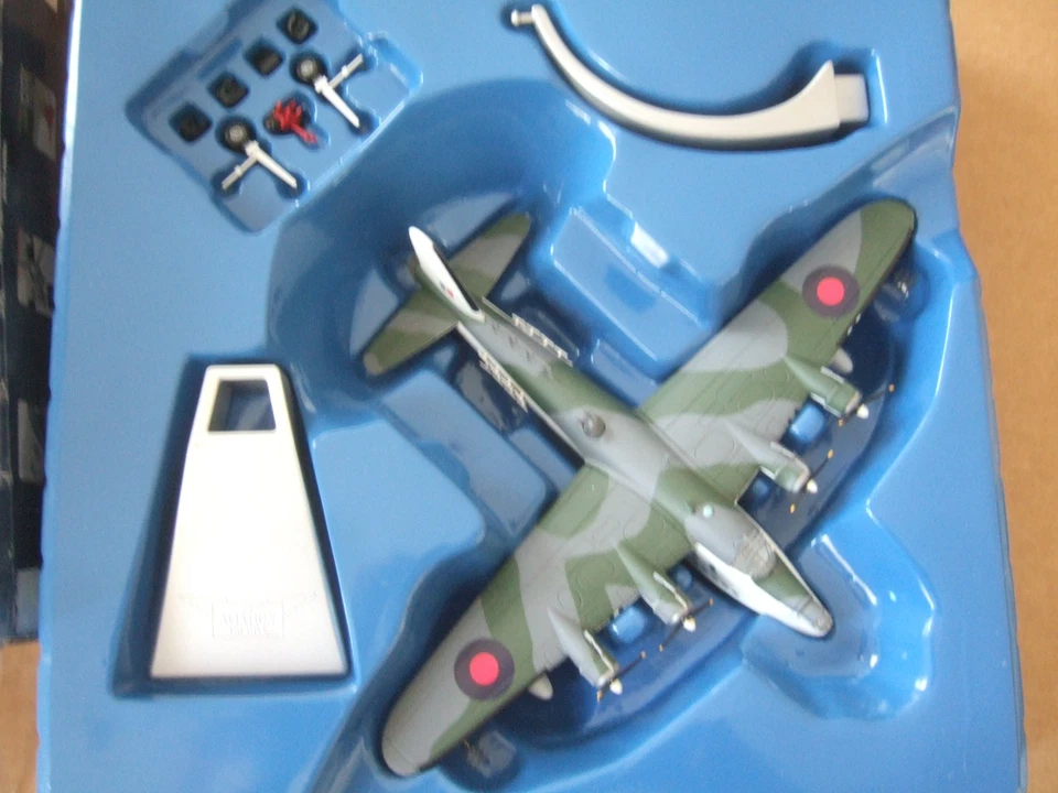 ARCHIVO DE AVIACIÓN CORGI CORTO SUNDERLAND Mk-W4004 RAAF 461 1:144 48804 #2 Foto 4 de 4