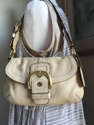 coach cream pebbled leather shoulder bag w/ gold tone hrdwr euc