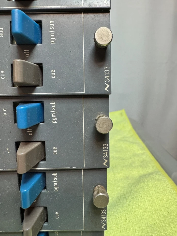 Neve 34133 Stereo Line/Mic preamplifier - Image 2 of 4