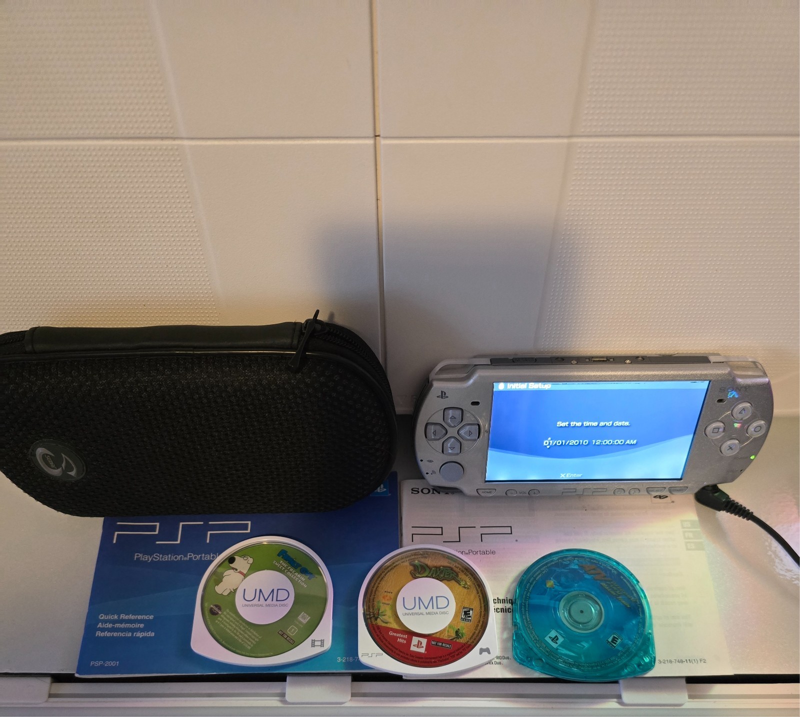 Working Sony PSP, Case, Manual`s, AC adapter, 2 games and 1 movie( No Battery)