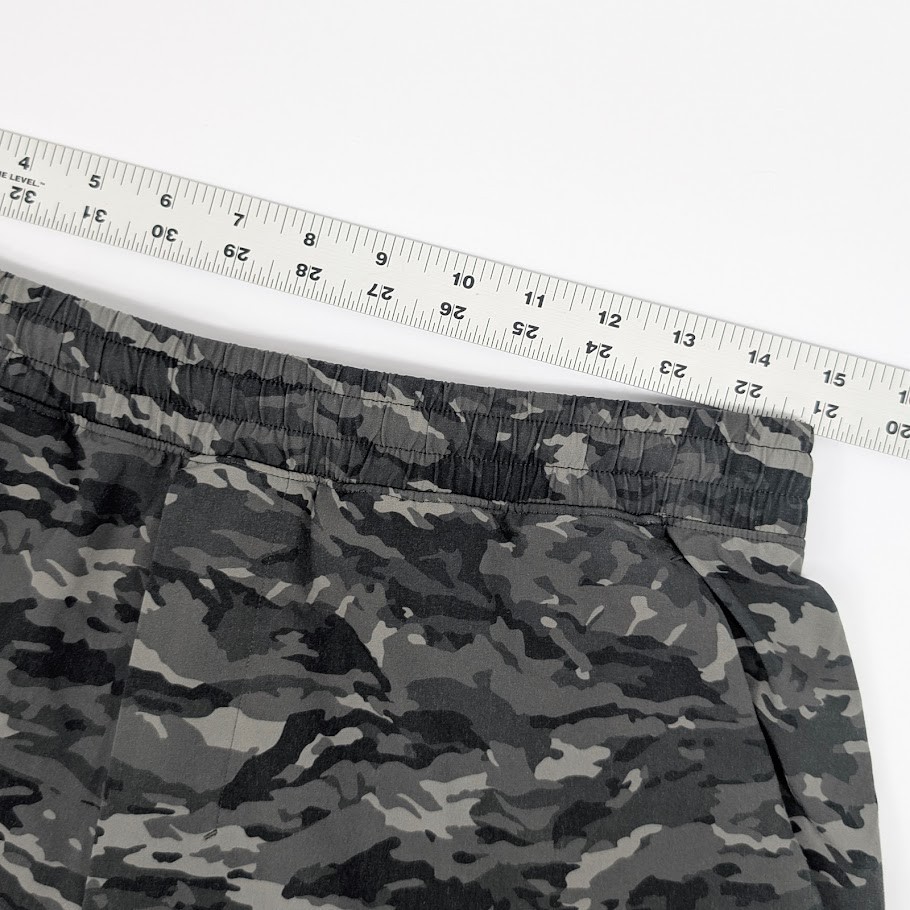 Lululemon Pacebreaker Lined Running Shorts Mens XL Camo Stretch 9