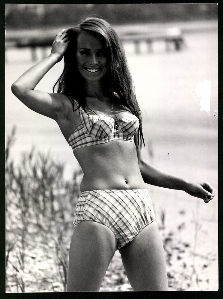 Fotografía Gisela Them Munich Mujer En Cuadros Bikini la Playa Esco Desnudo