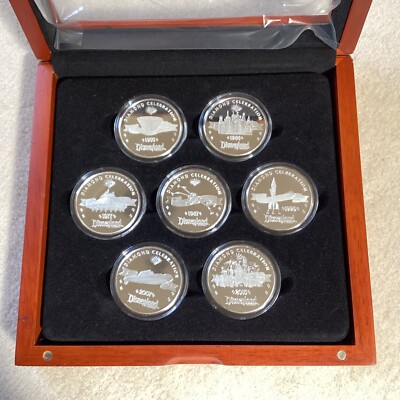 60th Disneyland Diamond Celebrationメダル Disneyland 60th Diamond Celebration- Silver Plated